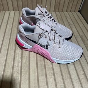 Nike Metcon 8 rose pink and maroon